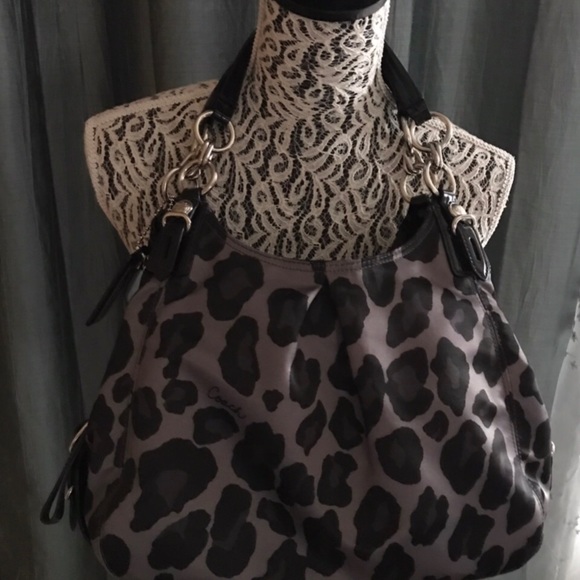 🎉🎉Host Pick🎉🎉Coach Oscelot Animal Print Maggie - Picture 2 of 7